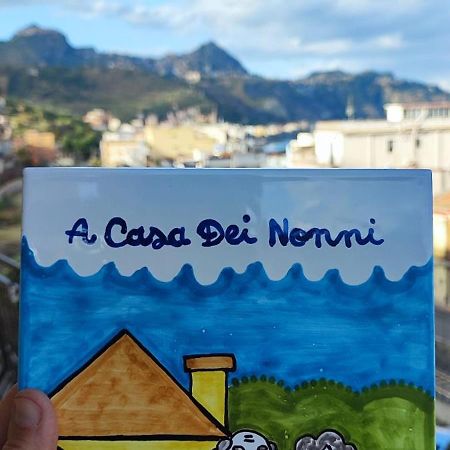 A Casa Dei Nonni Apartment จีอาร์ดีนี นักซอส ภายนอก รูปภาพ