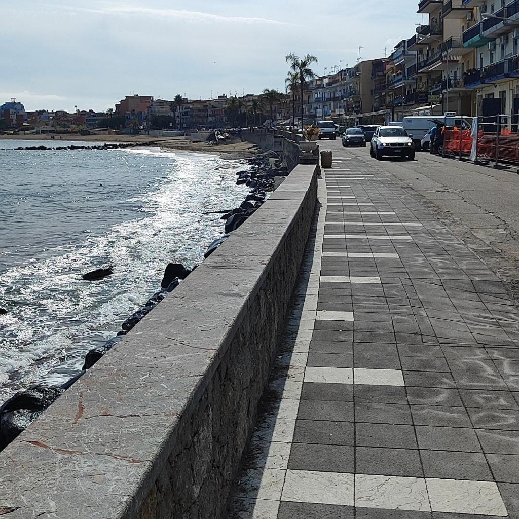 A Casa Dei Nonni Apartment จีอาร์ดีนี นักซอส ภายนอก รูปภาพ